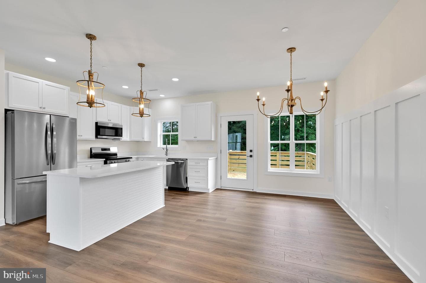 303 Viewfield Drive photo 3