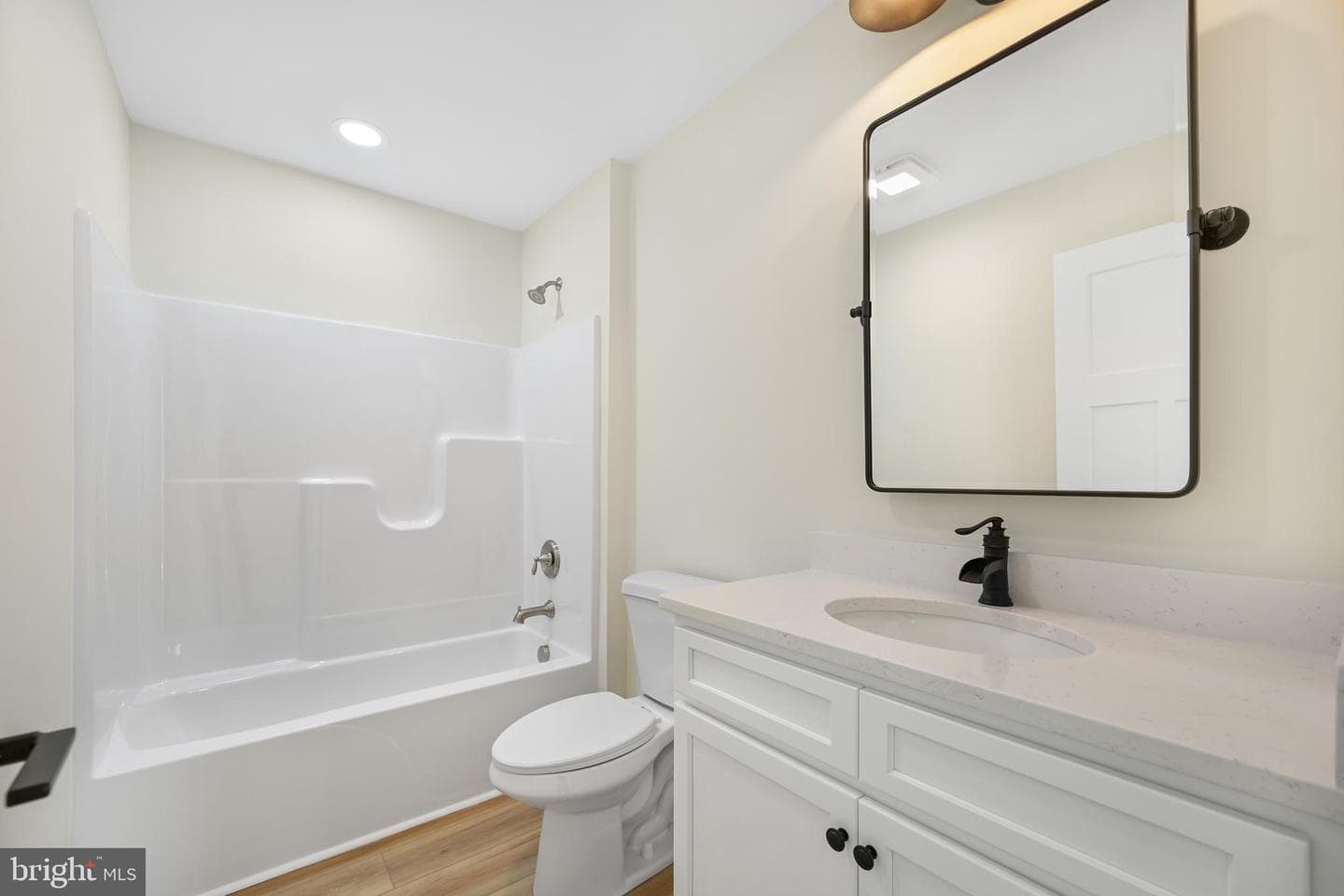 305 Viewfield Drive photo 13