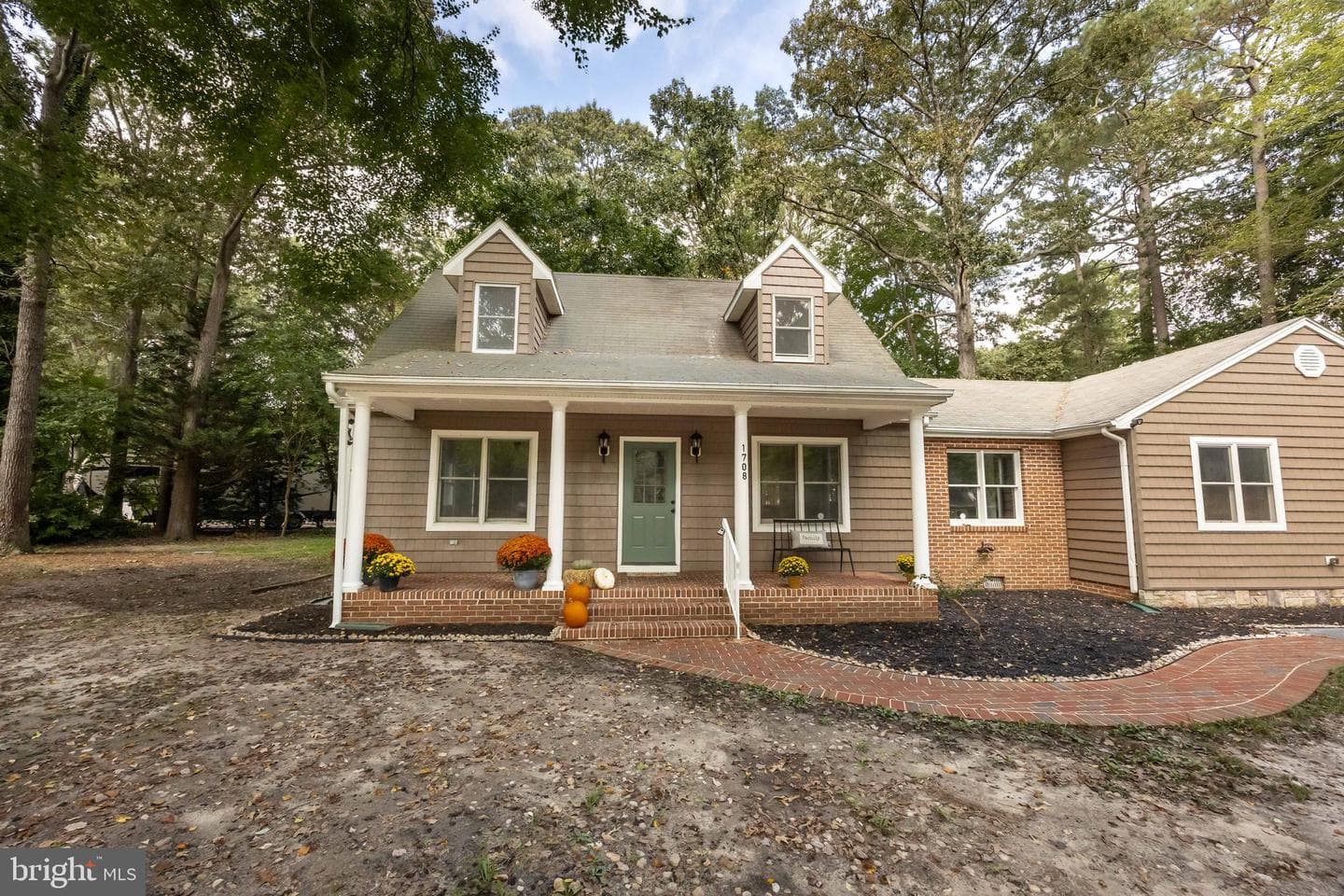1708 E Clear Lake Drive photo 2