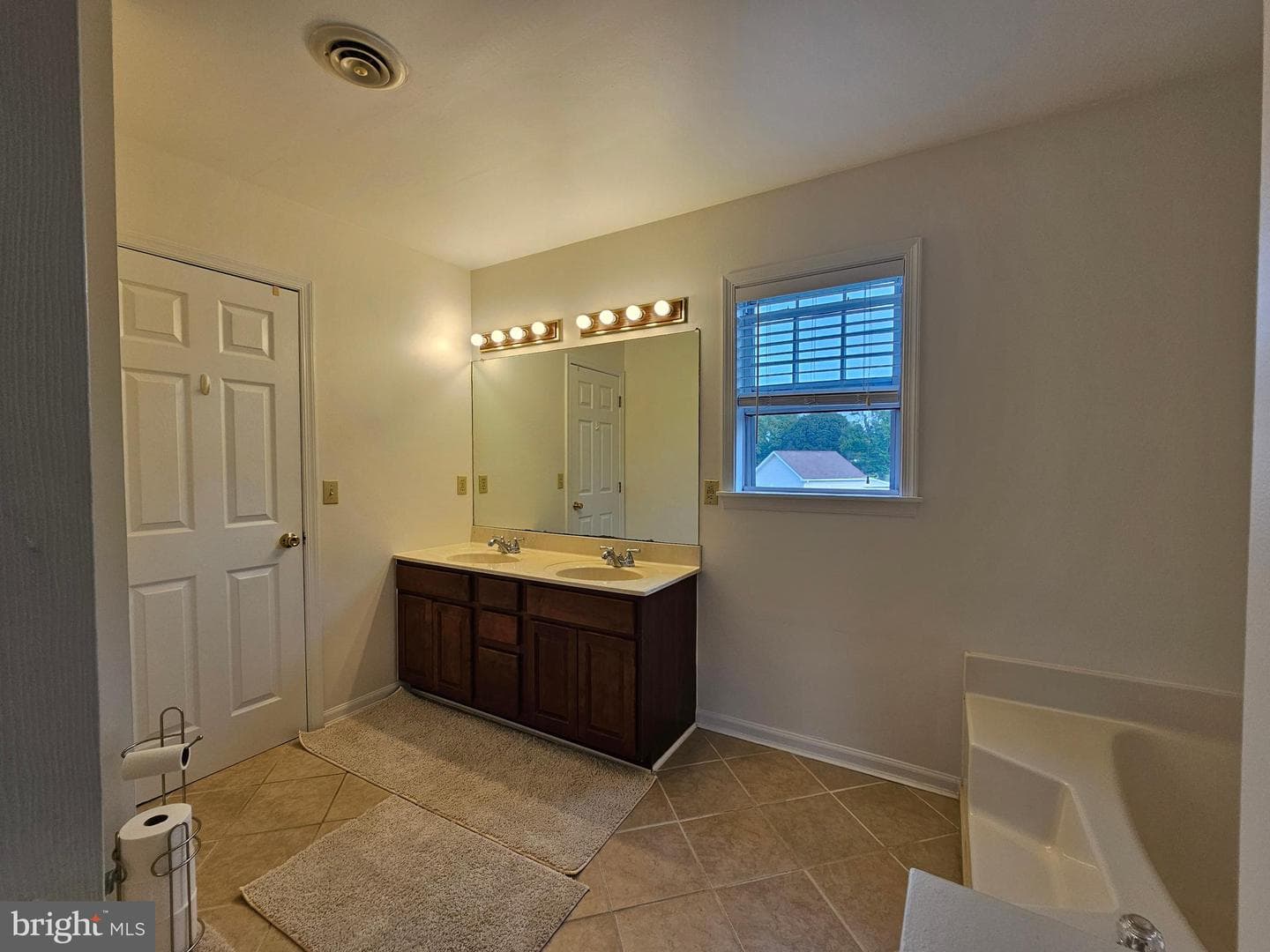 6136 Oxbridge Drive photo 17