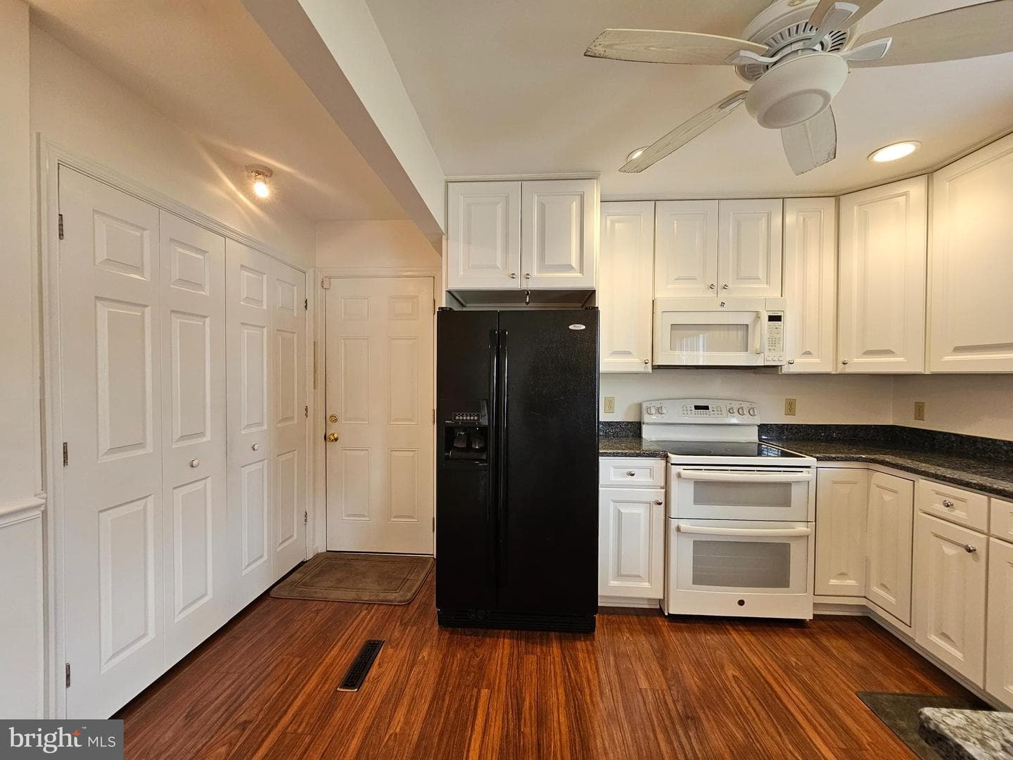 6136 Oxbridge Drive photo 9