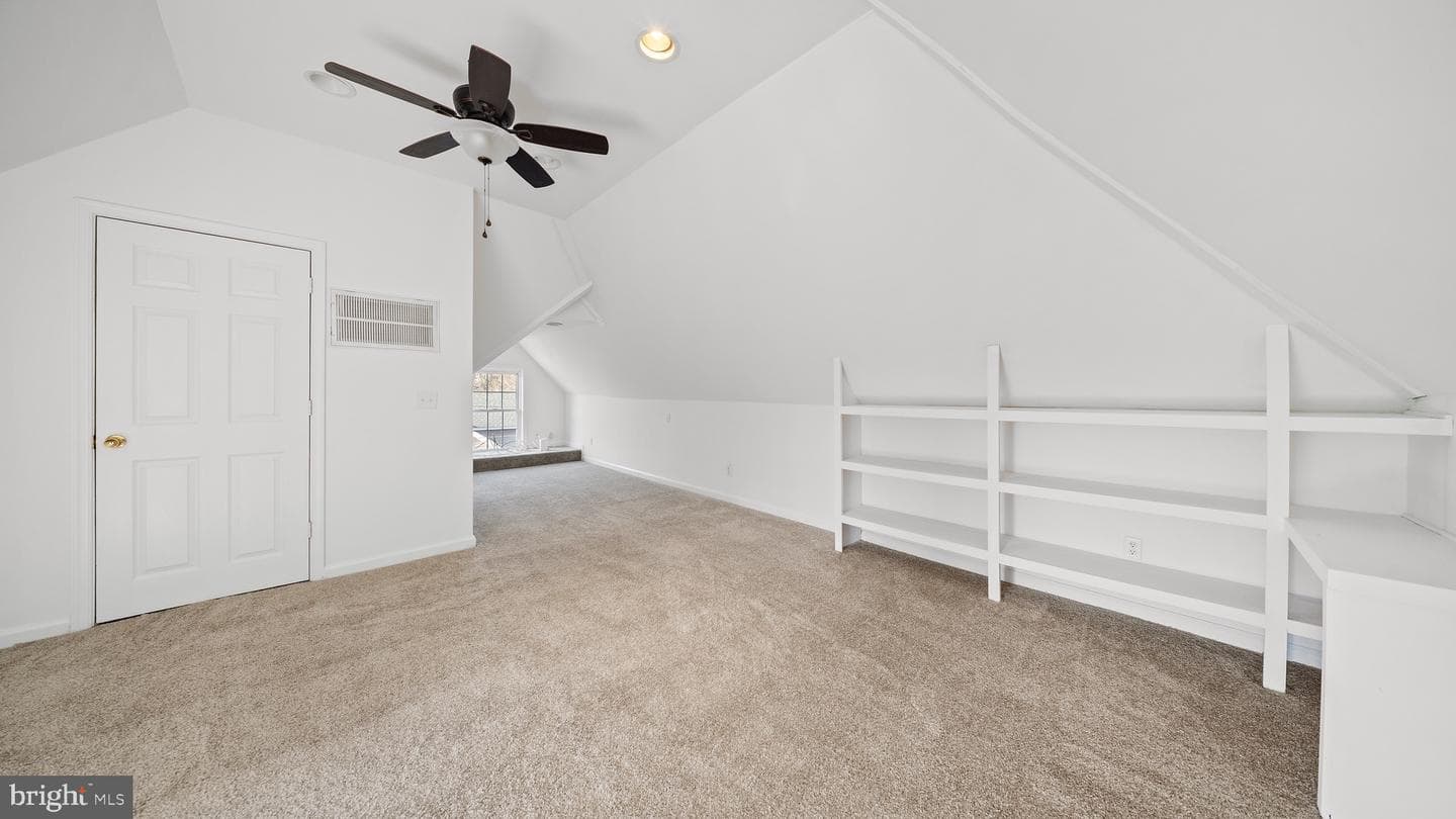 301 E Chestnut Street photo 33