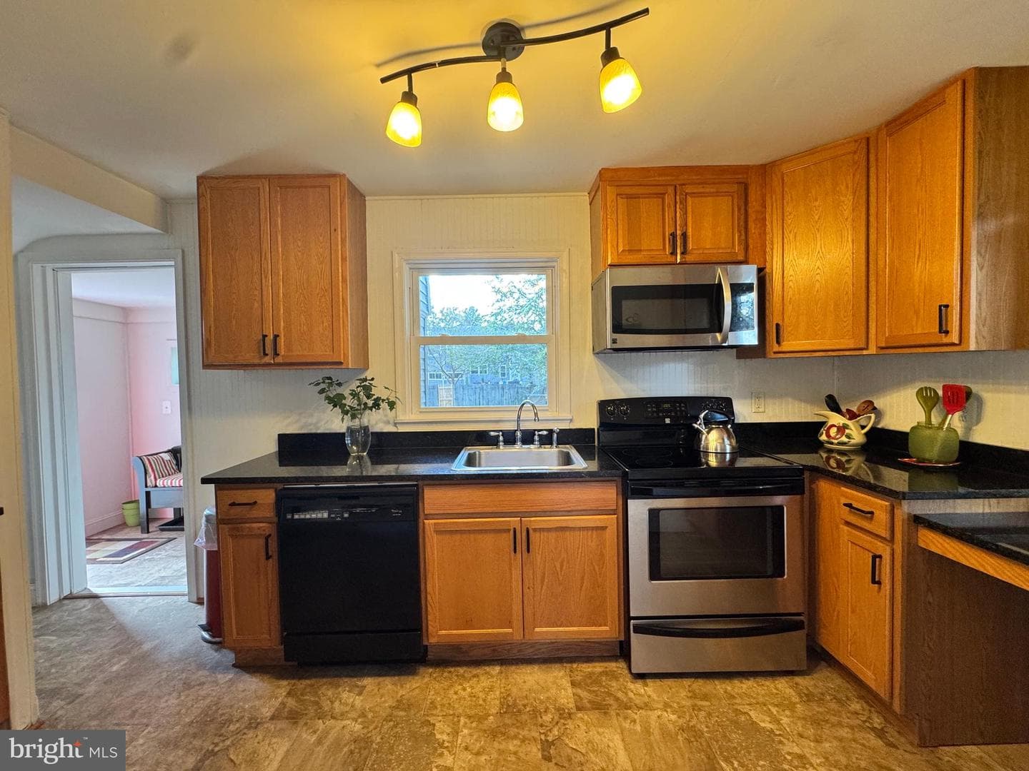 204 Holland Avenue photo 15