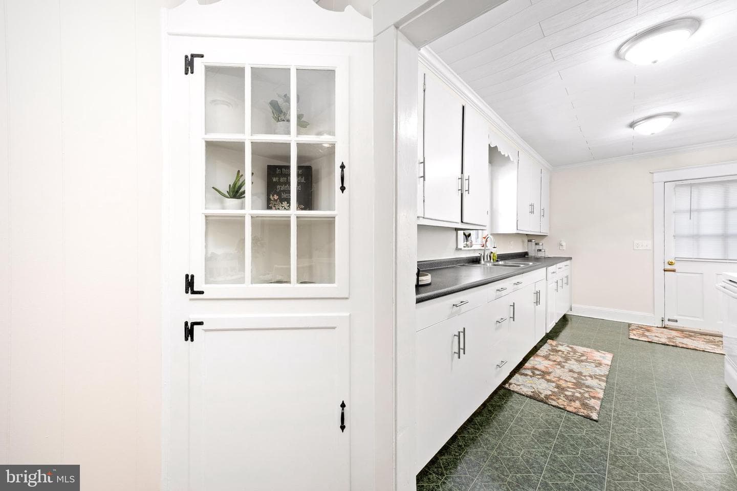 627 Liberty Street photo 18