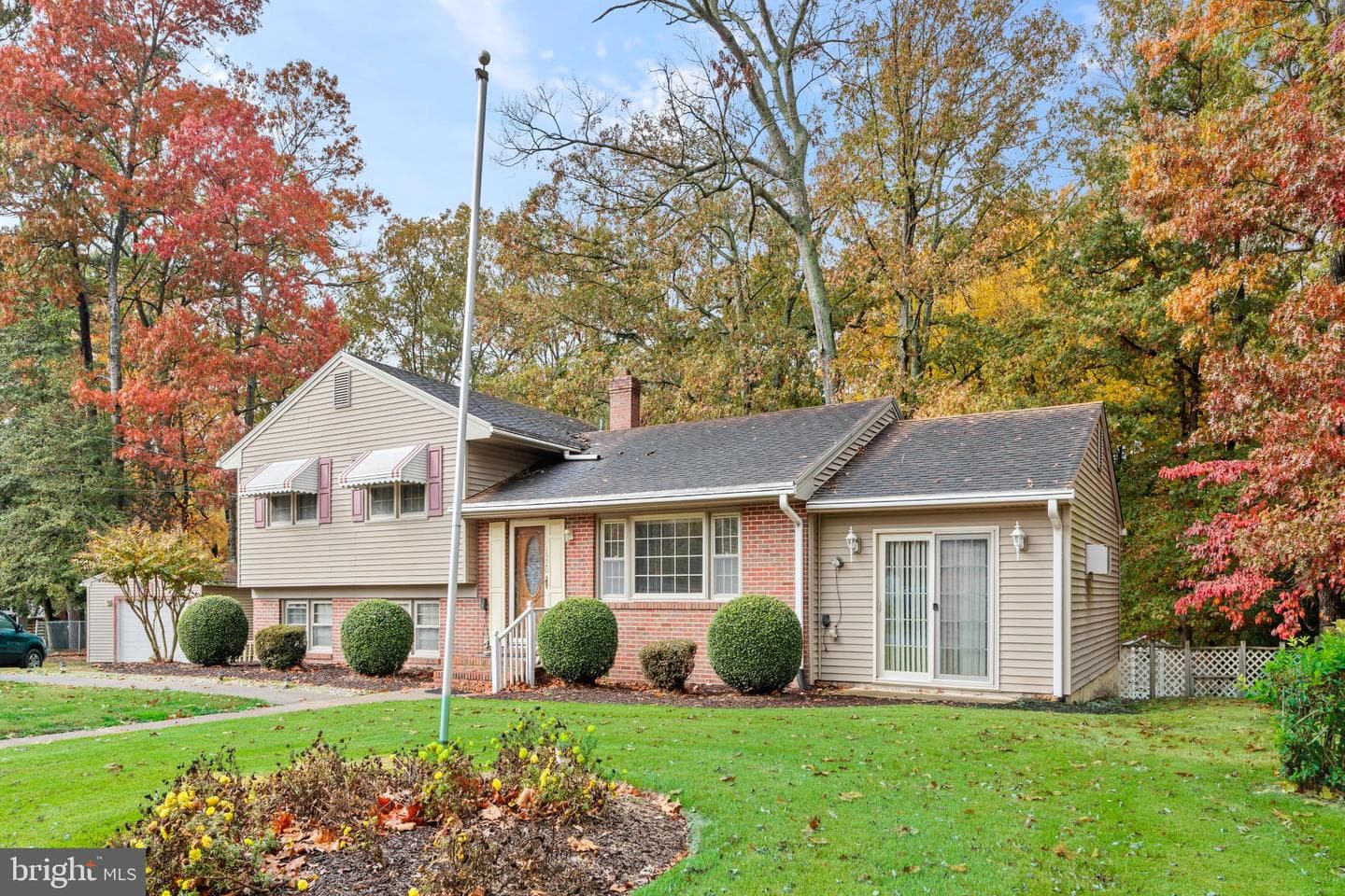 1520 Woodridge Drive photo 2