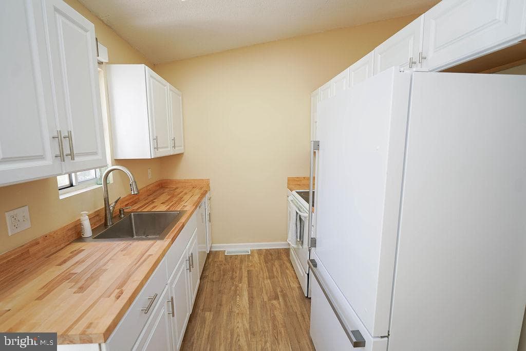 1207 Nimitz Court photo 9