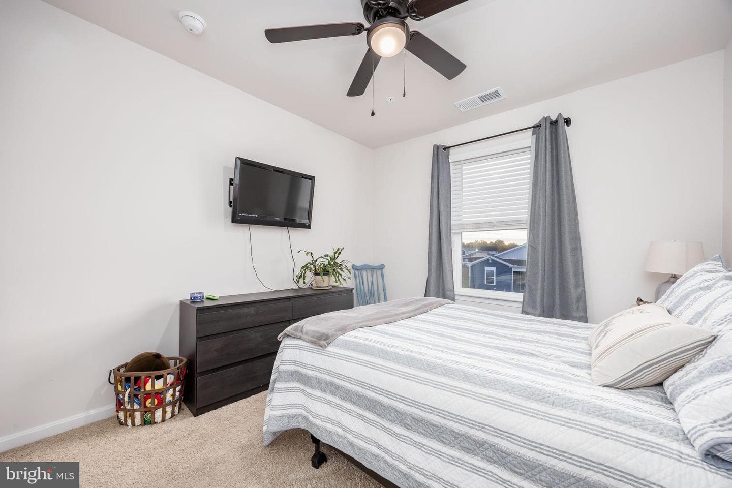 827 Marquis Avenue photo 33