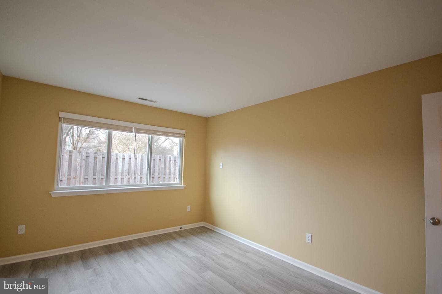 917 James Court photo 17