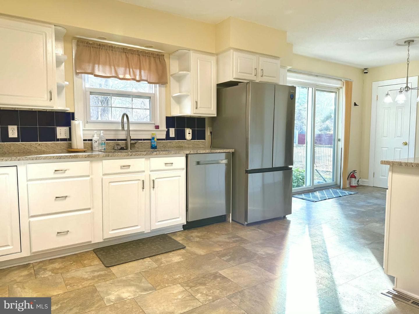 611 Lakeside Drive photo 8