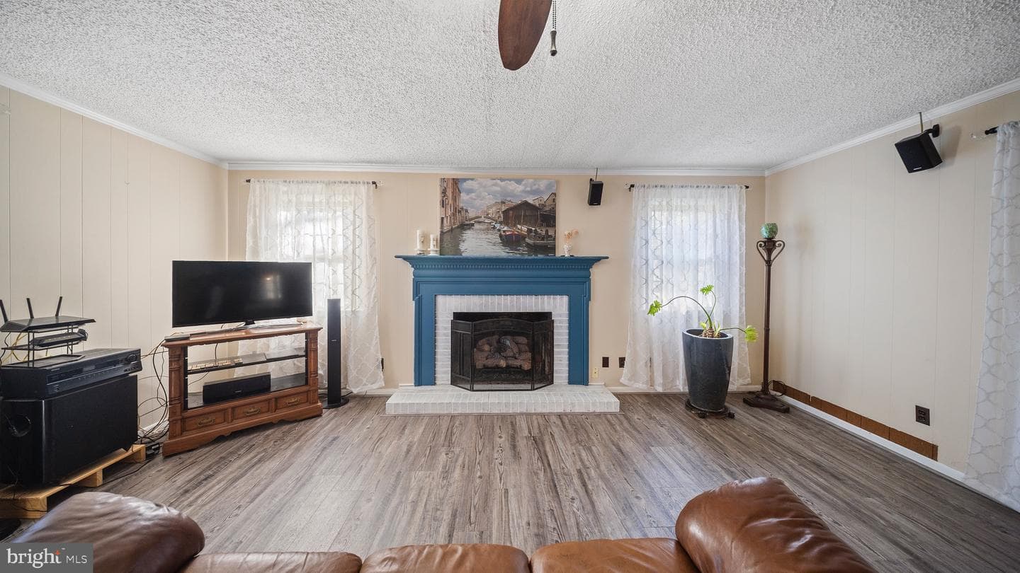 340 Calvin Drive photo 6
