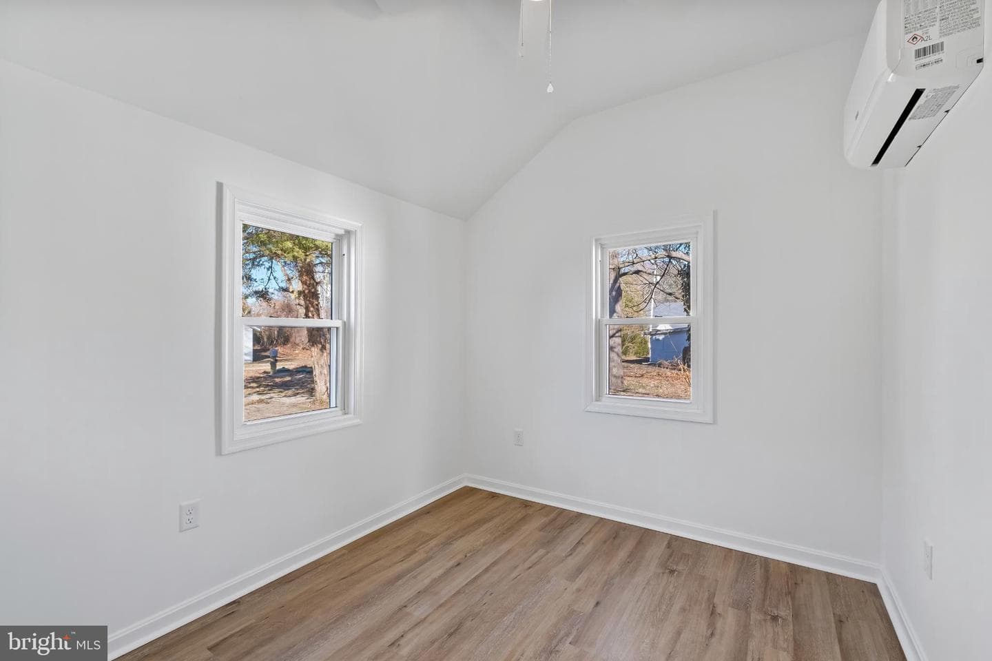 28272 Riverside Drive photo 16