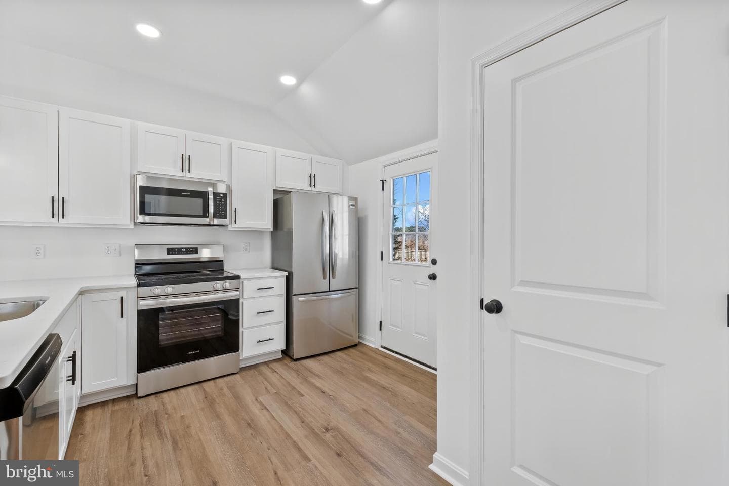 28272 Riverside Drive photo 31