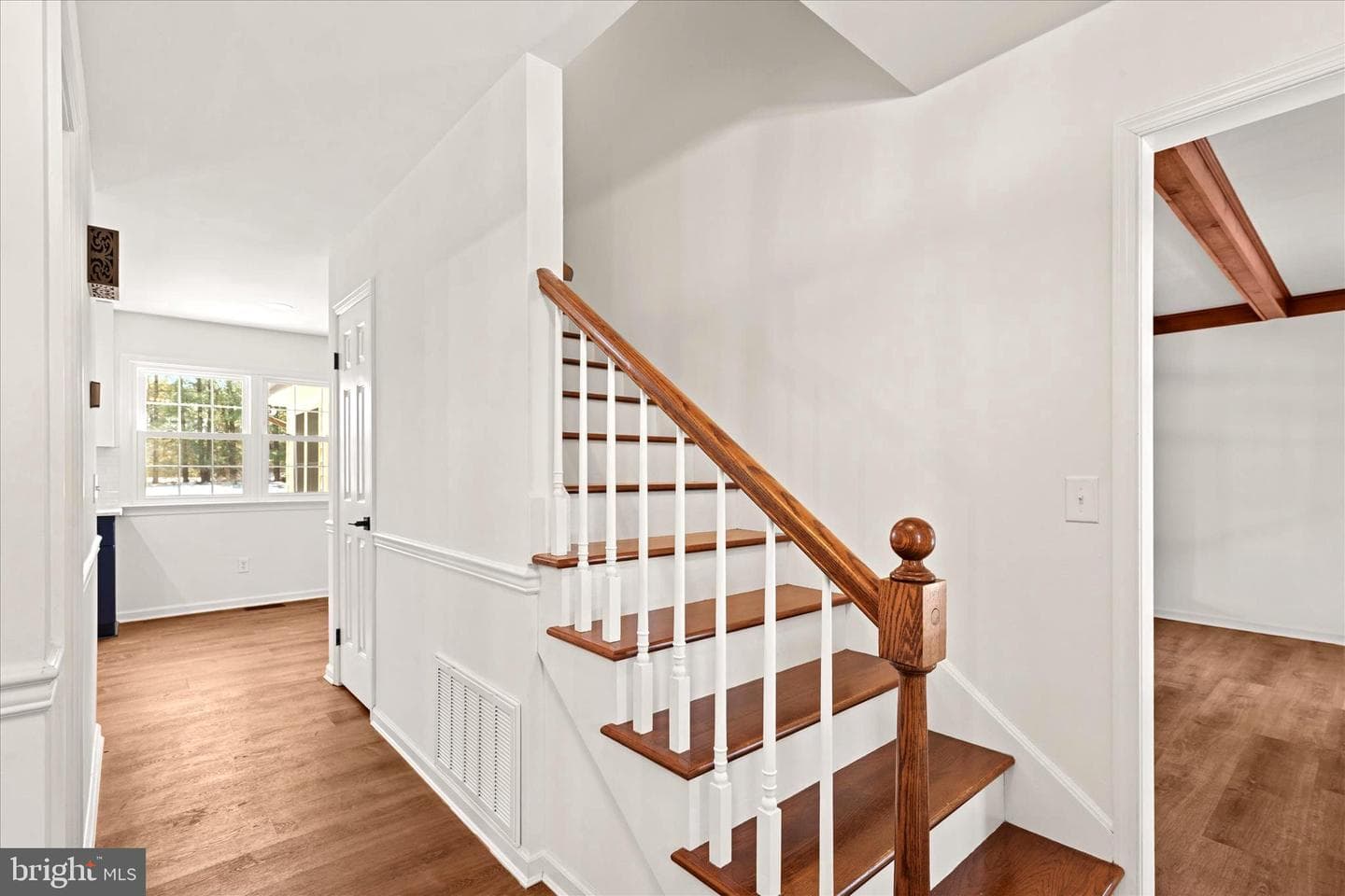 1011 Hinman Lane photo 9