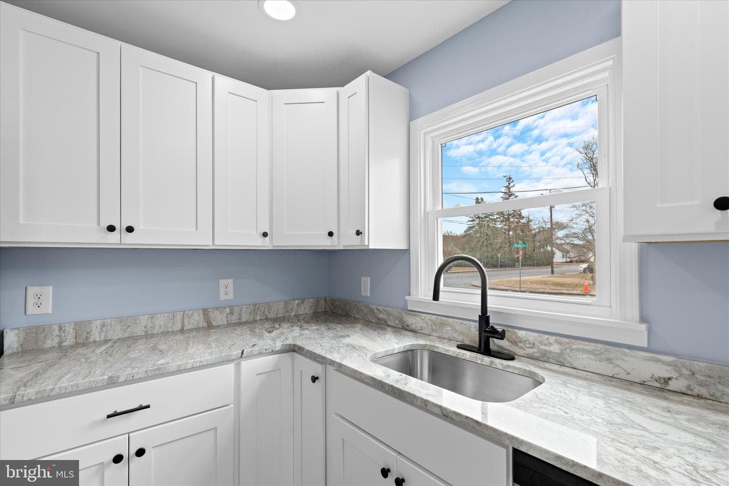 908 Spring Avenue photo 18