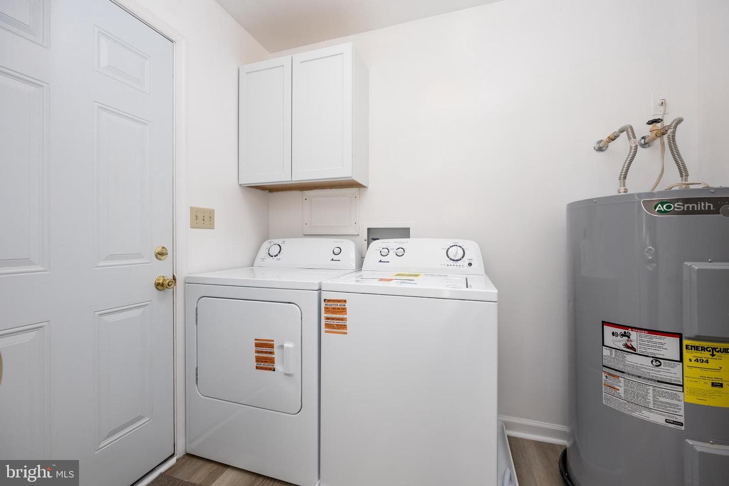 7937 White Lowe photo 11