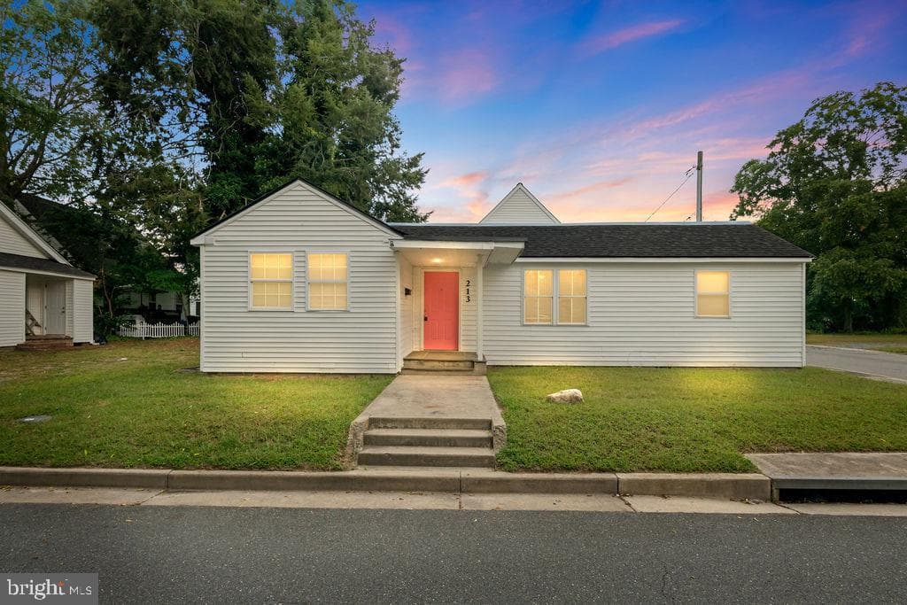 213 Lloyd Street photo 2