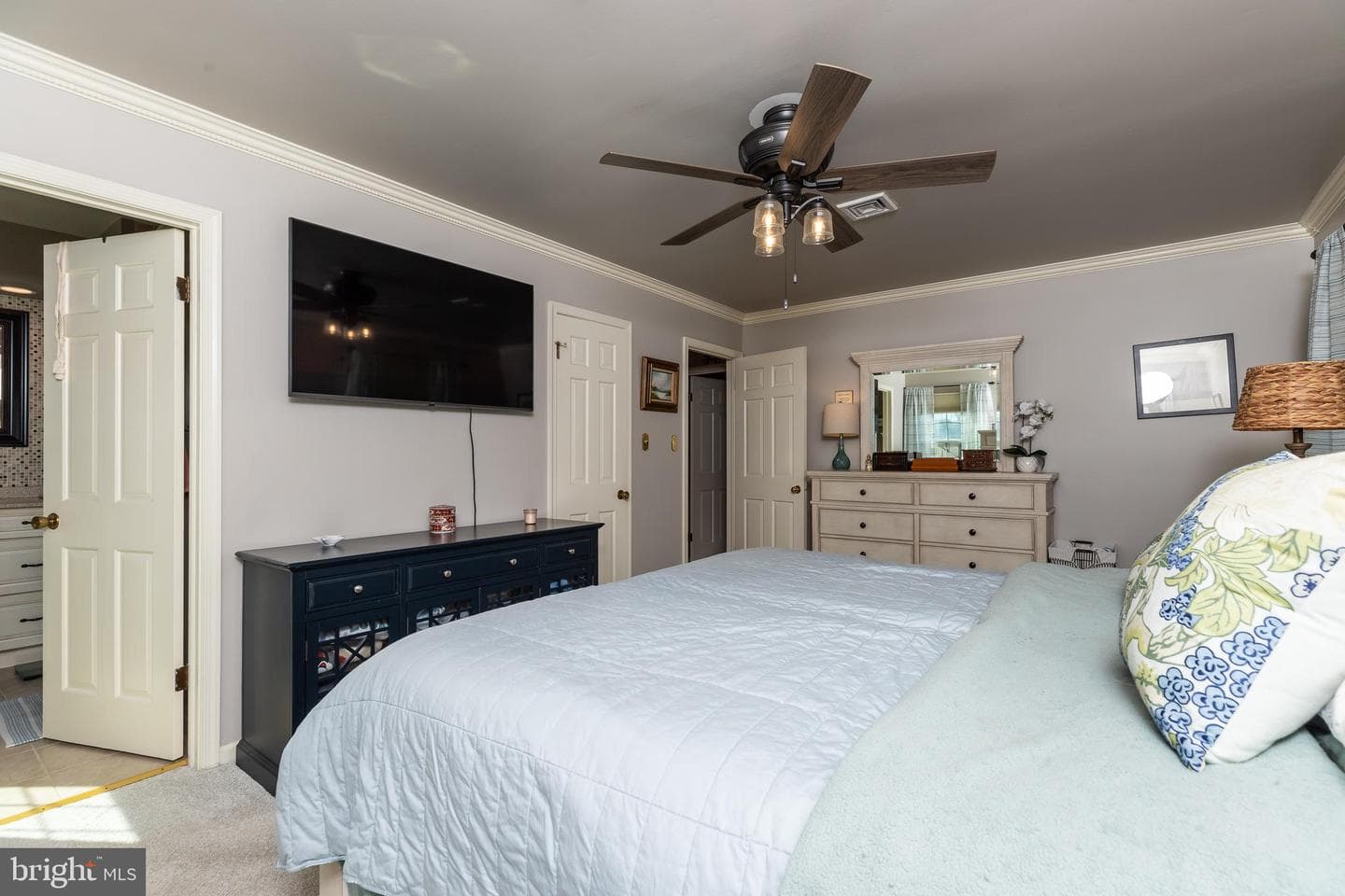 4154 Nicholas Mews photo 32