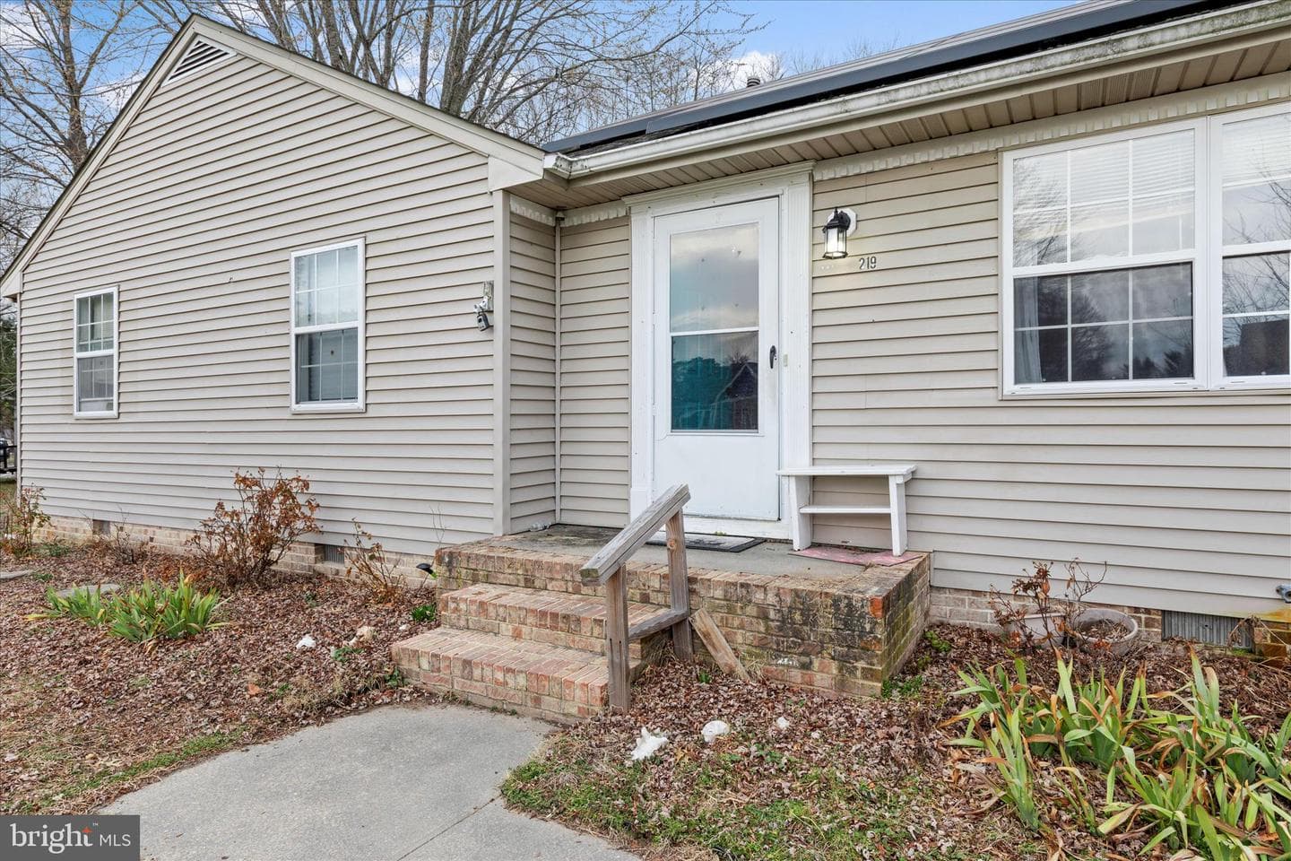 219 Mildale Drive photo 1