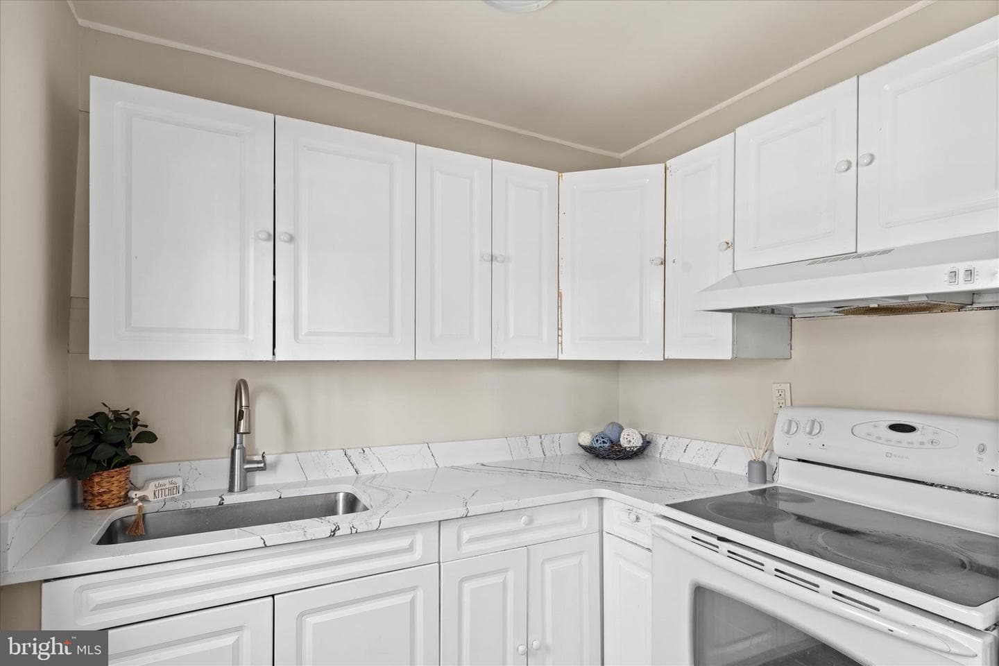705 Roger Street photo 11