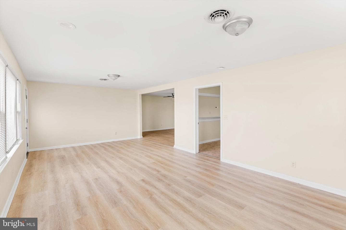 308 E Cedar Lane photo 11