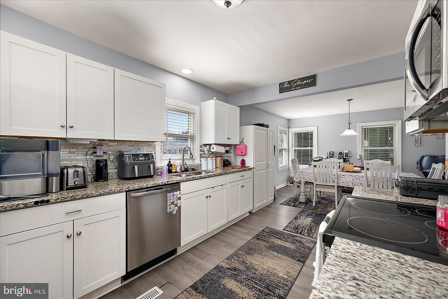 411 E Walnut Street photo 13