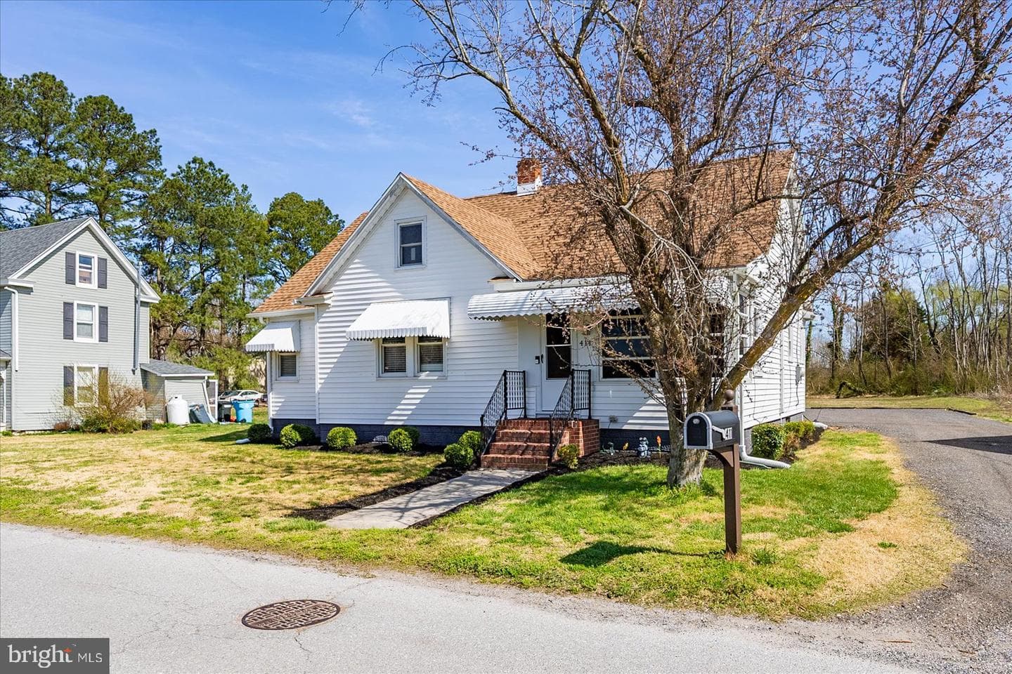 411 E Walnut Street photo 3