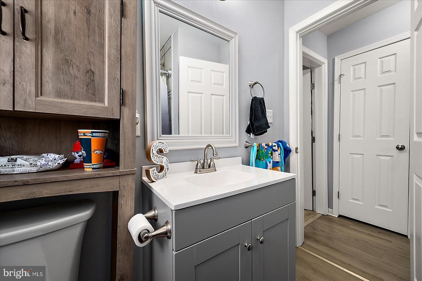 411 E Walnut Street photo 33