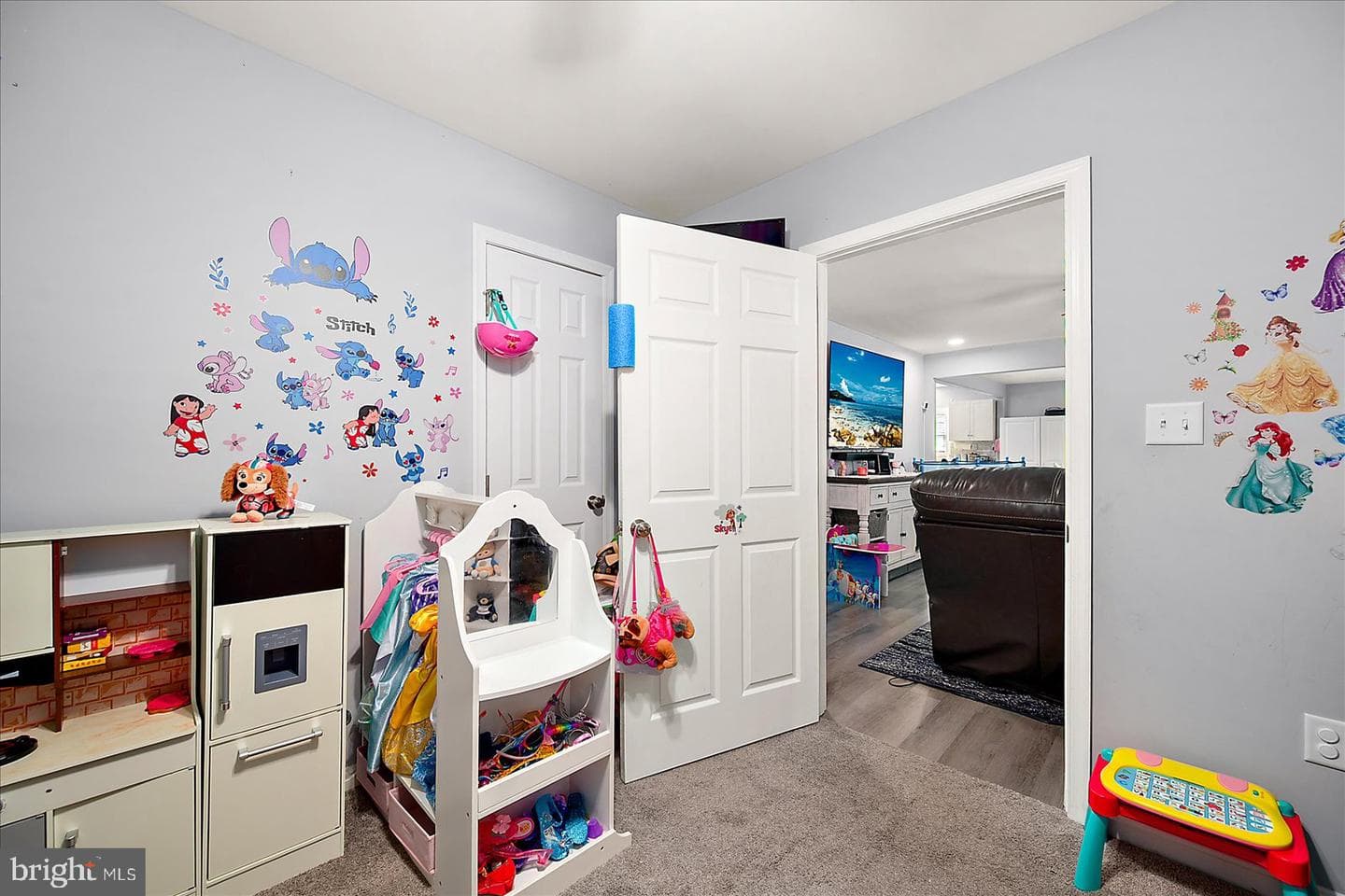 411 E Walnut Street photo 38