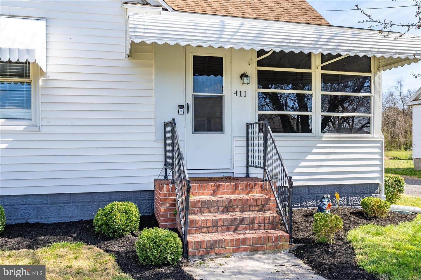 411 E Walnut Street photo 4