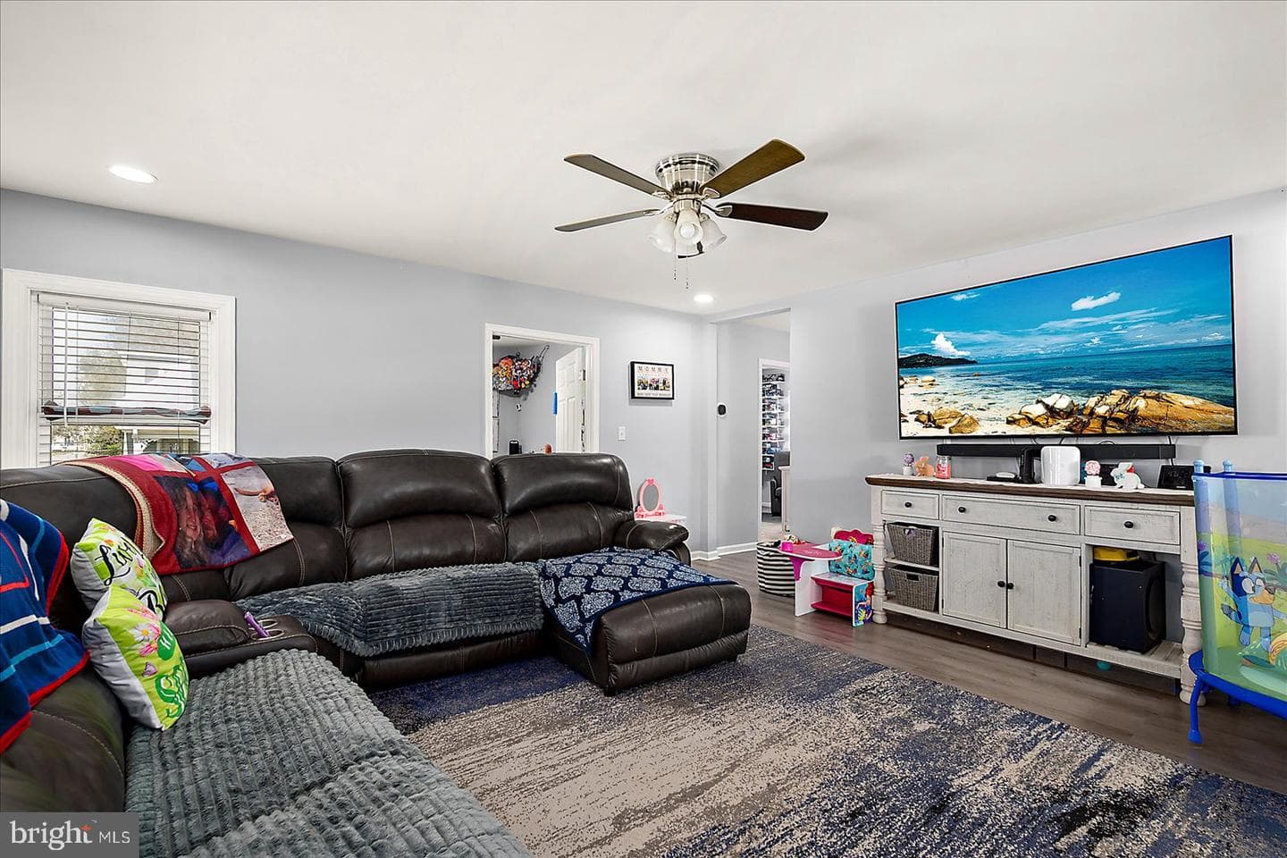 411 E Walnut Street photo 5