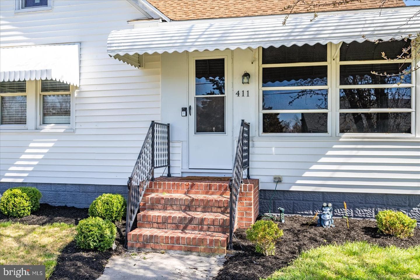 411 E Walnut Street photo 54