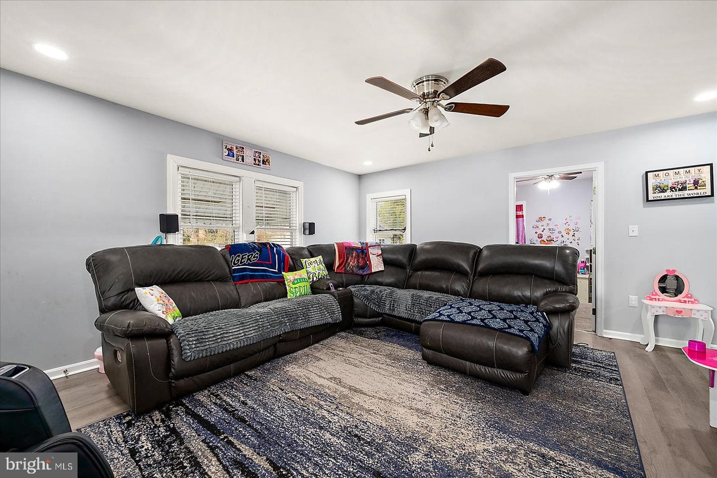 411 E Walnut Street photo 6