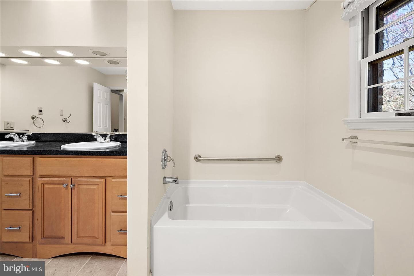 611 N Park Drive photo 34