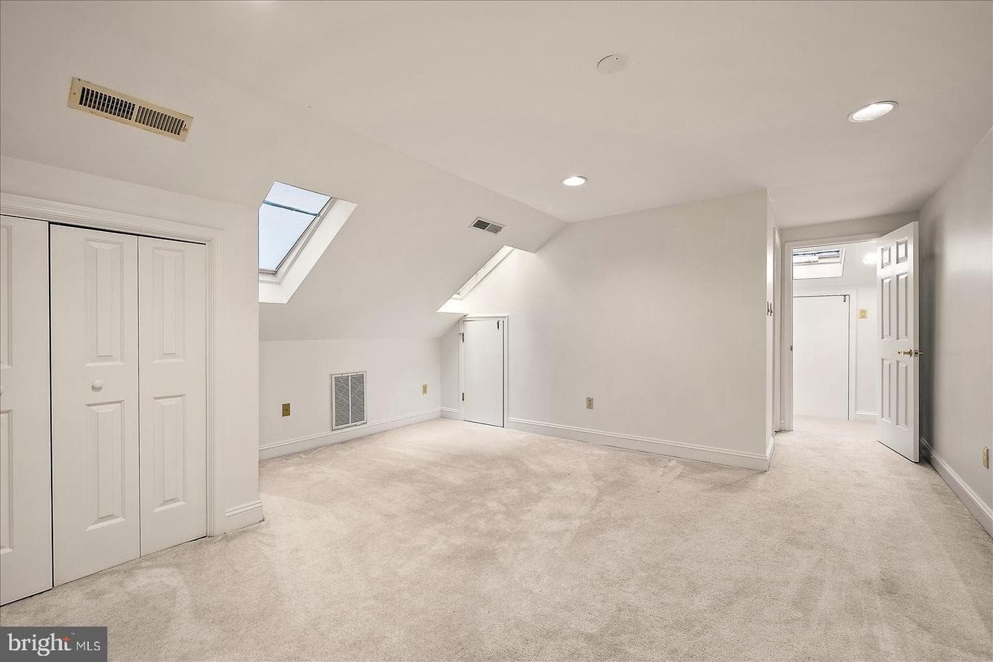 611 N Park Drive photo 46
