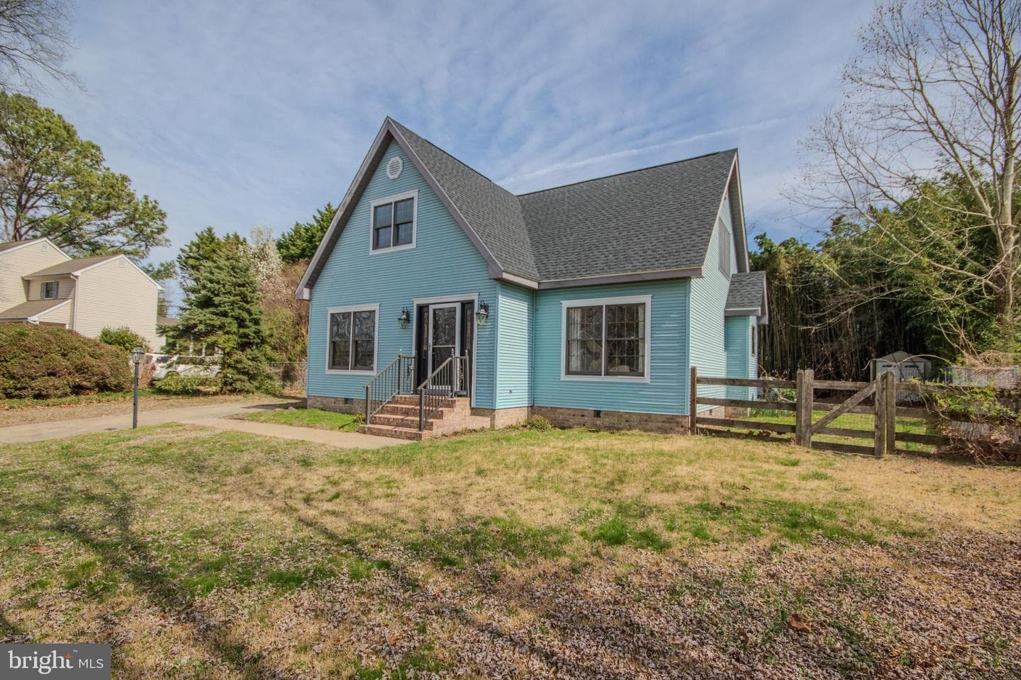 313 W London Avenue photo 4