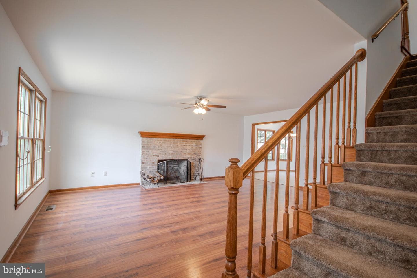 313 W London Avenue photo 6
