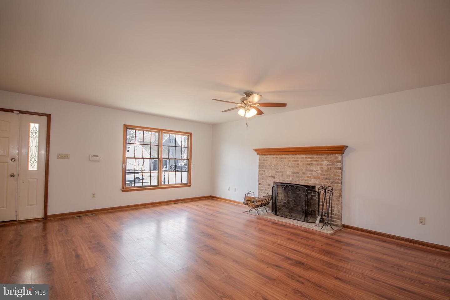 313 W London Avenue photo 7