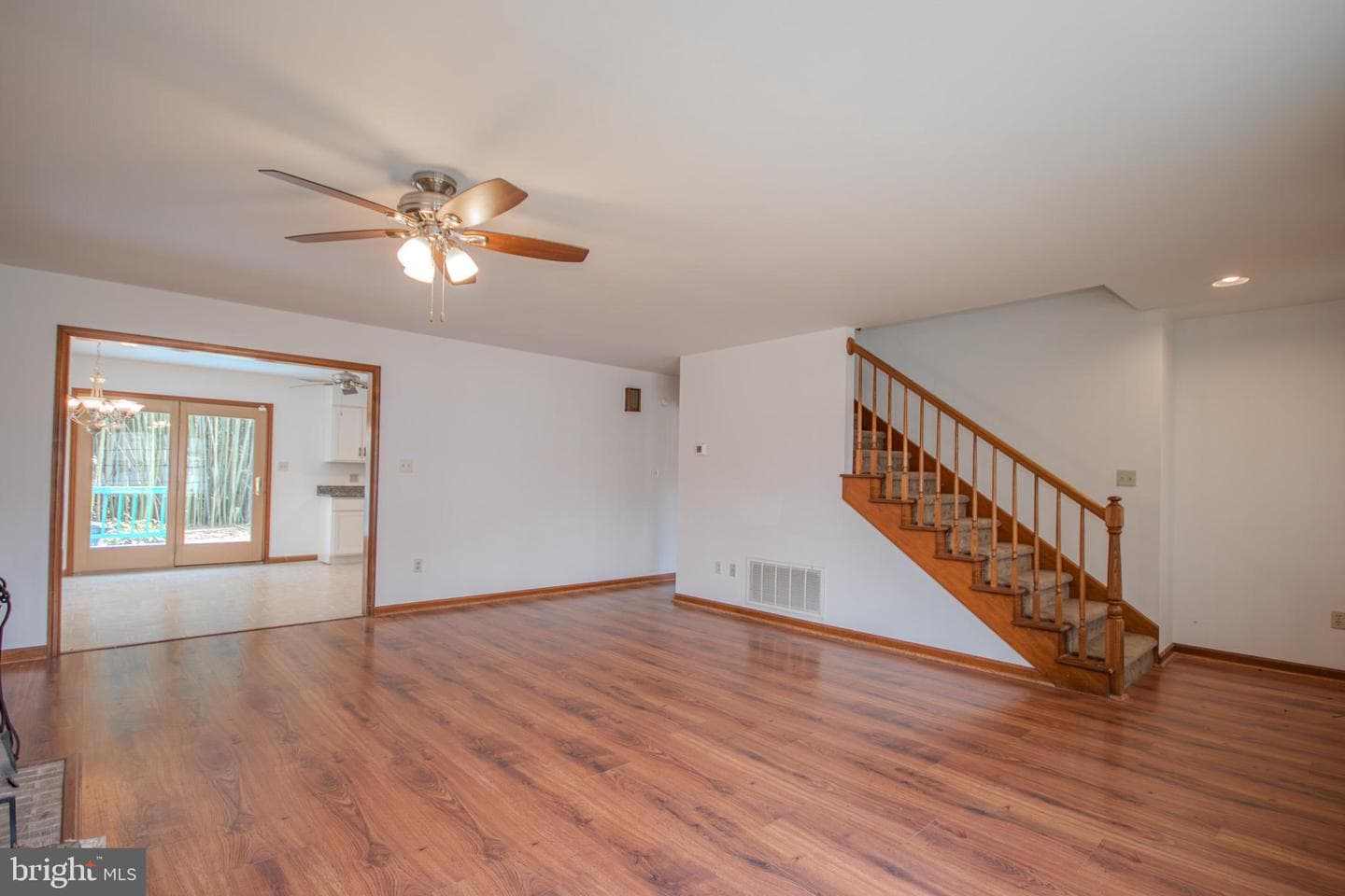 313 W London Avenue photo 9