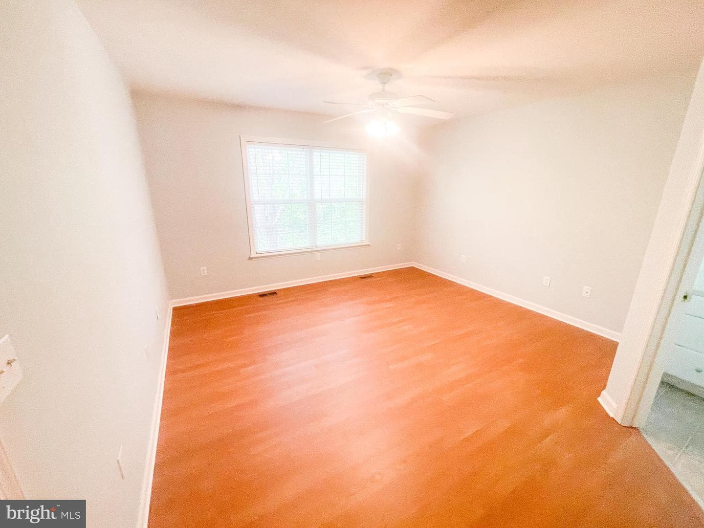914 Sapphire Court photo 13