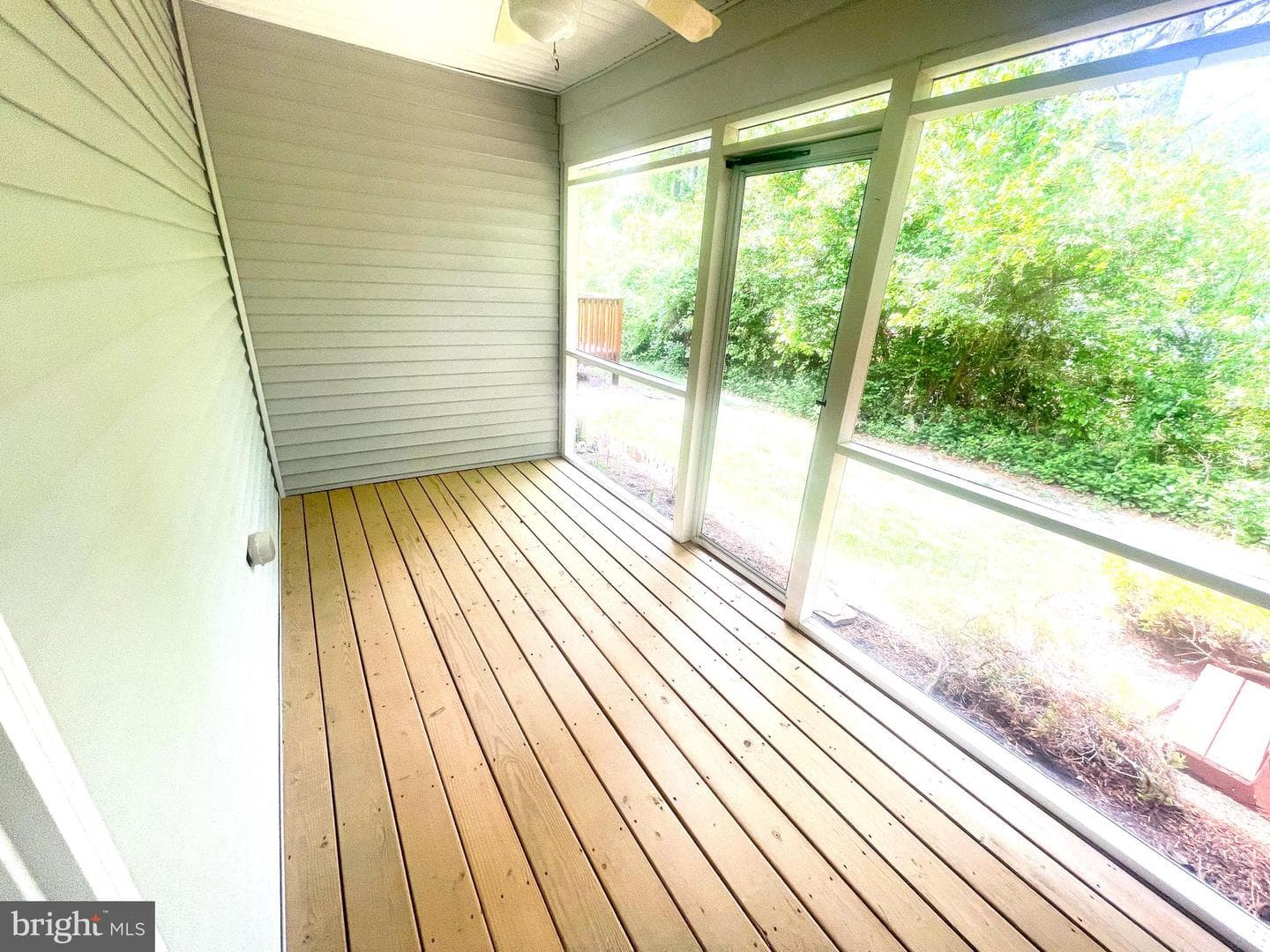 914 Sapphire Court photo 26