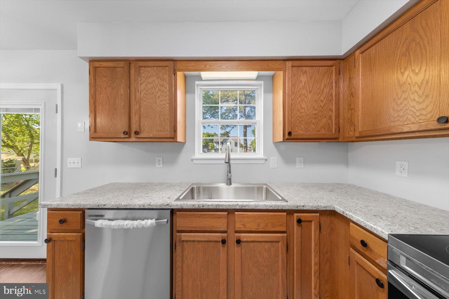 210 Bradley Street photo 18