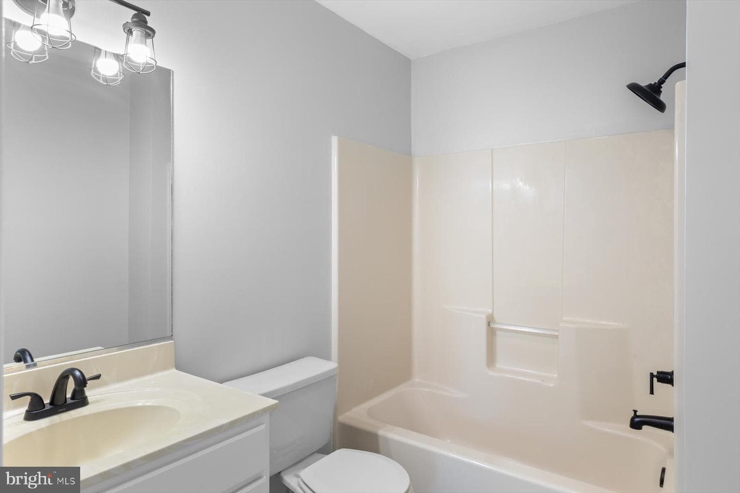 210 Bradley Street photo 27
