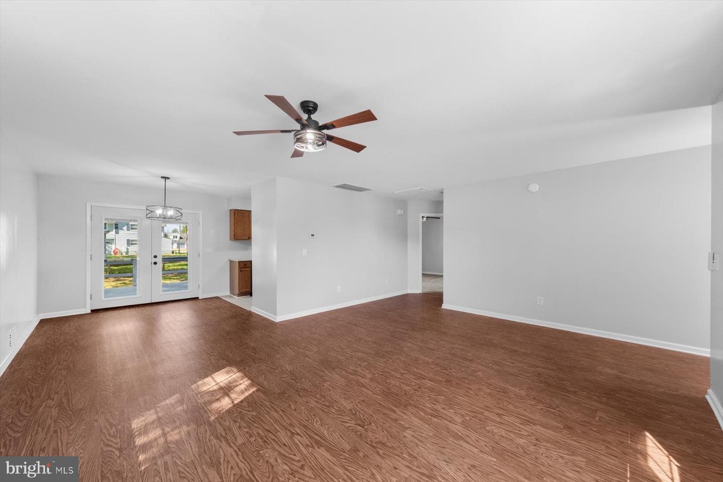 210 Bradley Street photo 9