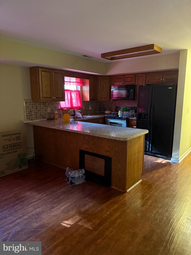 1715 Emerson photo 5