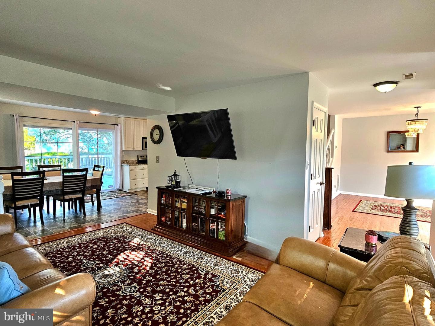 607 Upland Ct photo 2