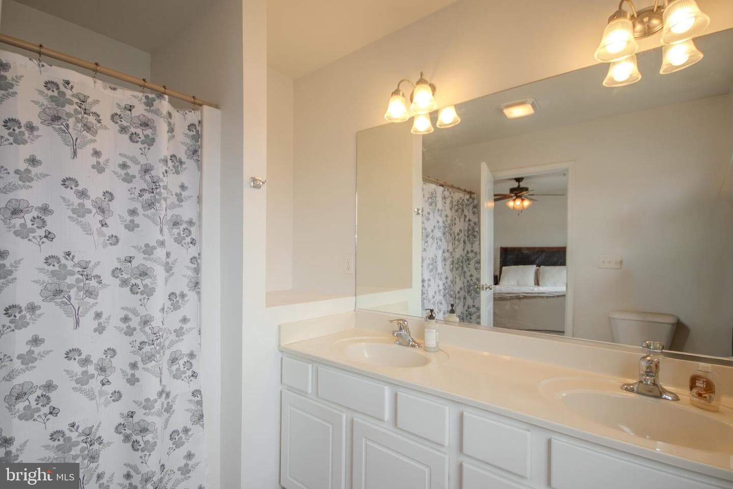 1140 Fairview Lane #1140 photo 17