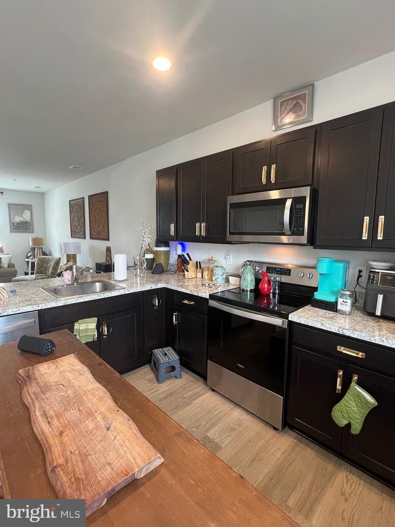 815 Derwent Ln photo 11
