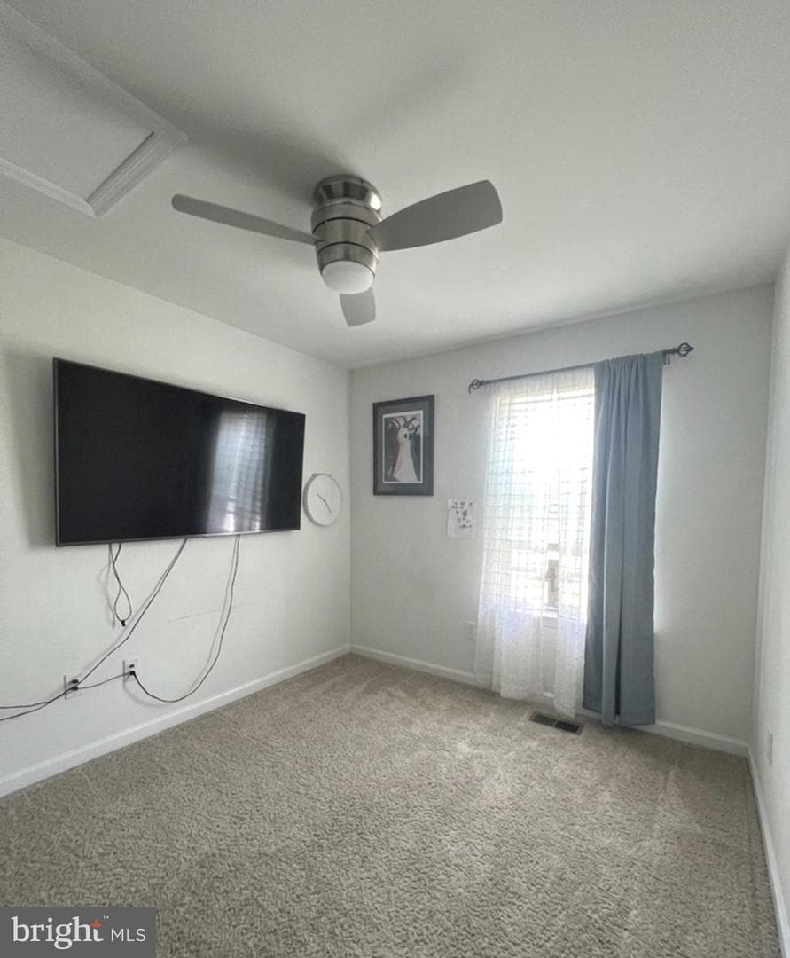 815 Derwent Ln photo 19