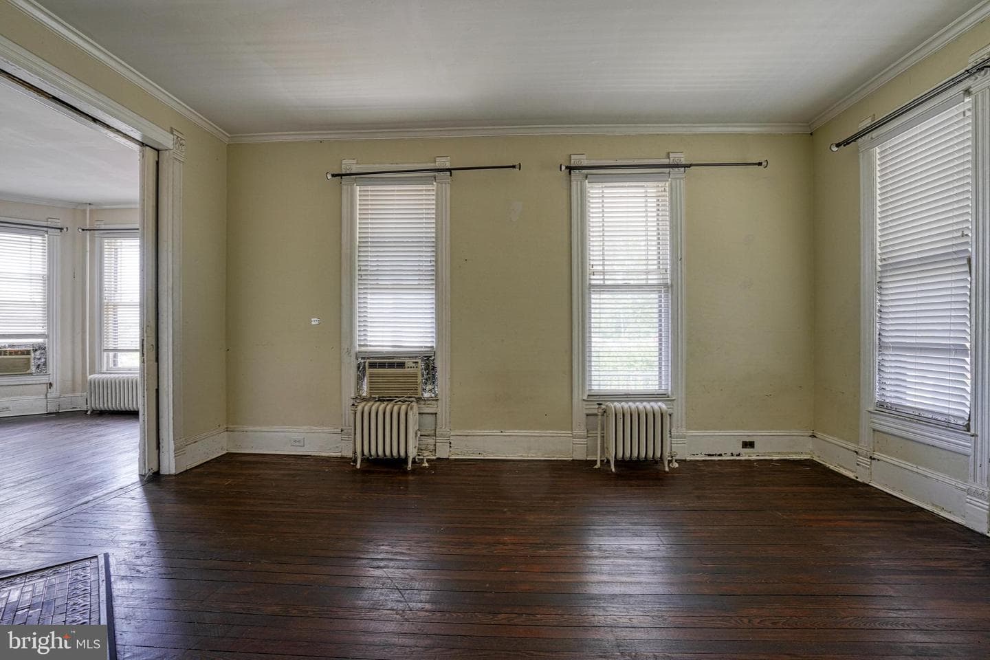 208 W Isabella Street photo 18