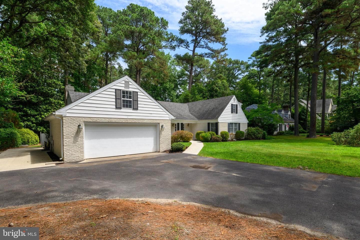 621 Douglas Road photo 3